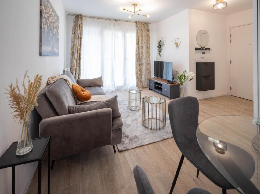 Sejour Unique A Pierrefitte Apartment Bagian luar foto