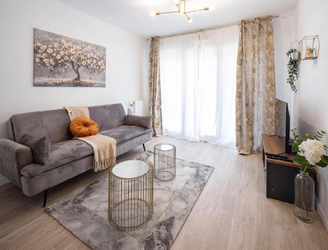 Sejour Unique A Pierrefitte Apartment Bagian luar foto