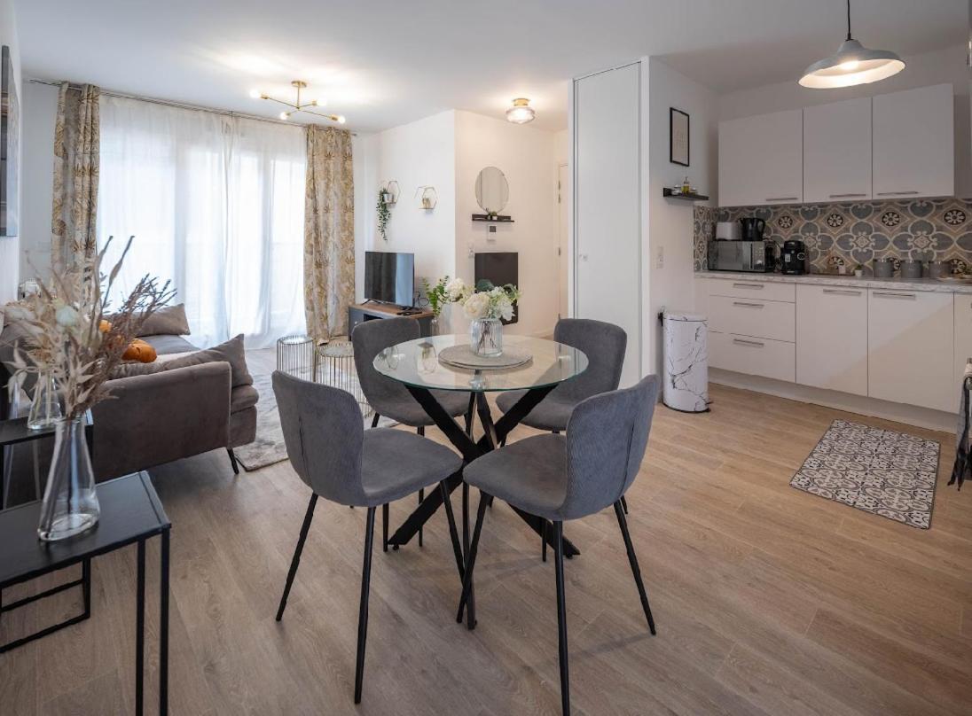 Sejour Unique A Pierrefitte Apartment Bagian luar foto