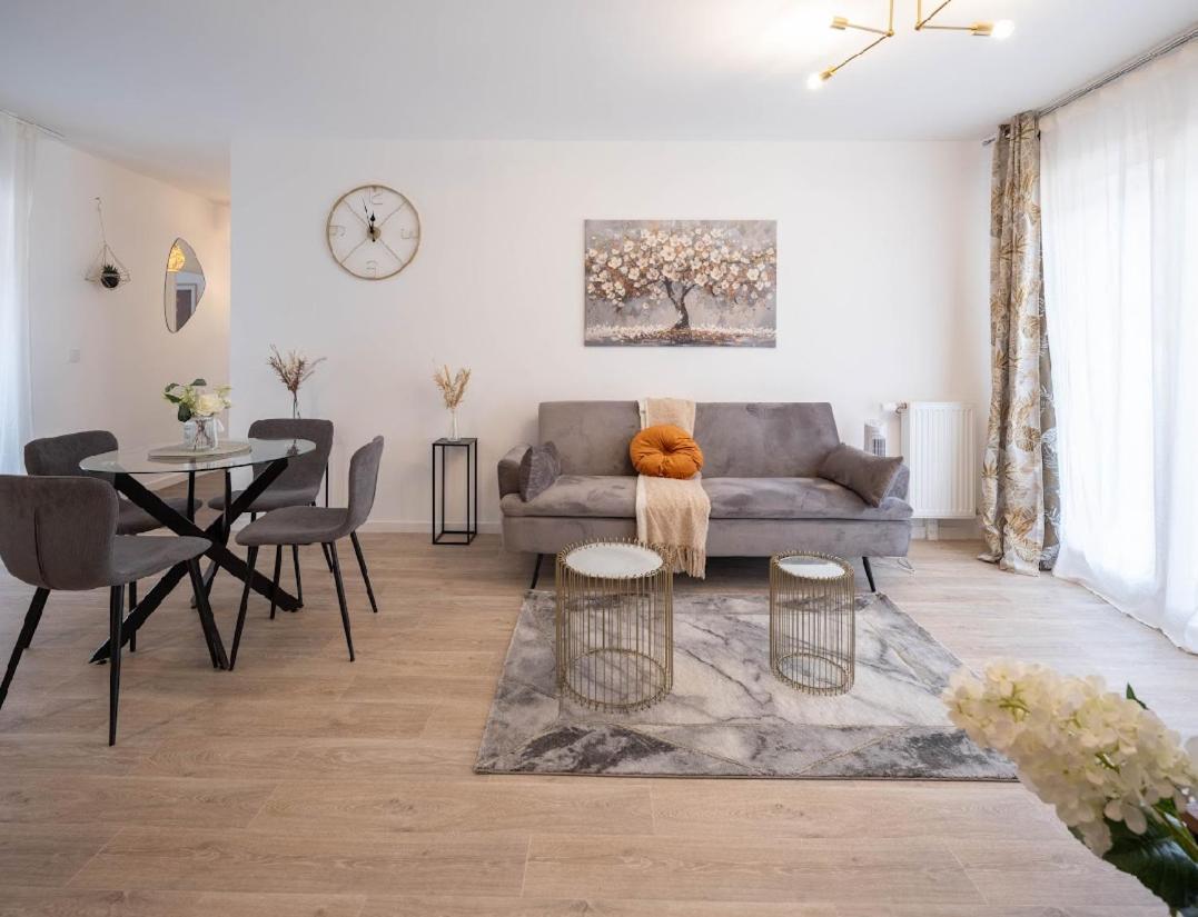 Sejour Unique A Pierrefitte Apartment Bagian luar foto