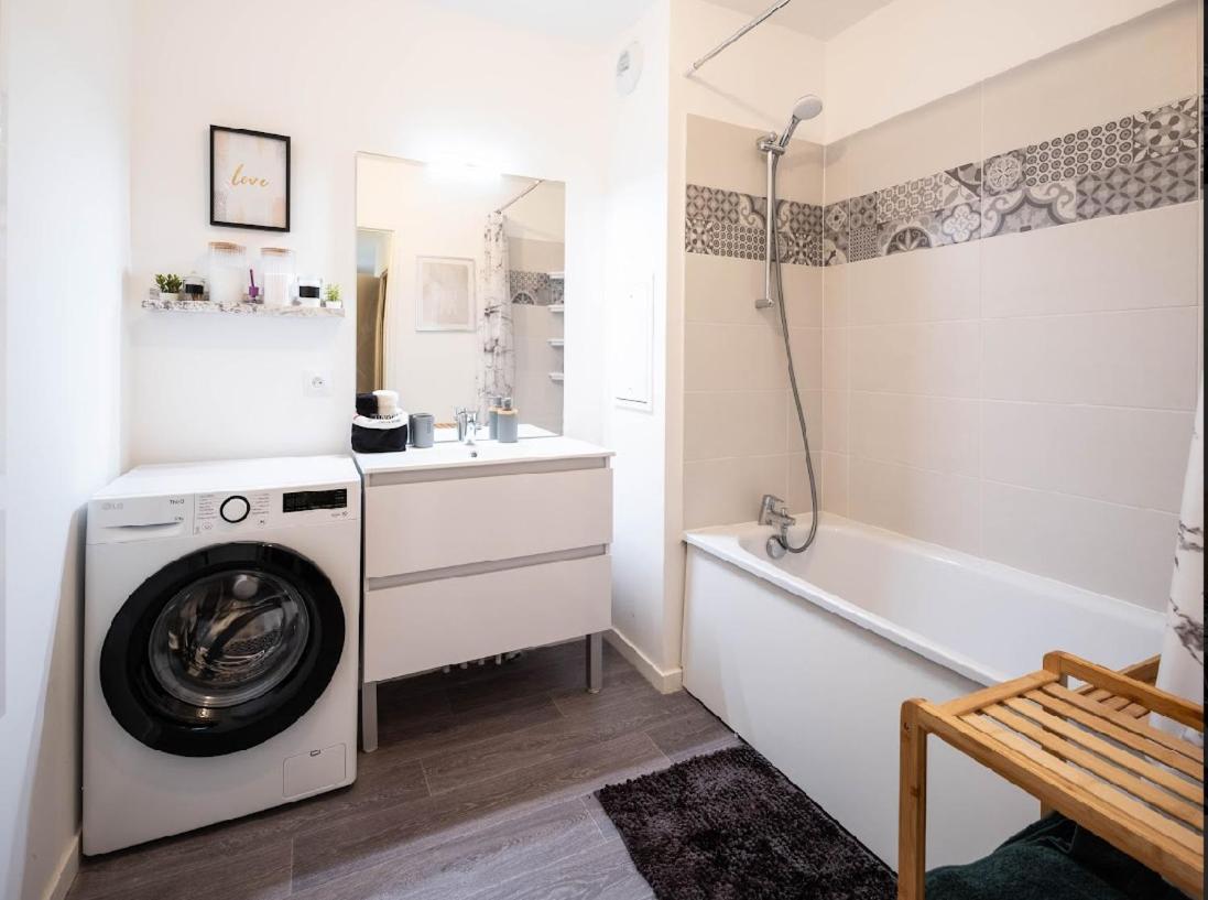 Sejour Unique A Pierrefitte Apartment Bagian luar foto